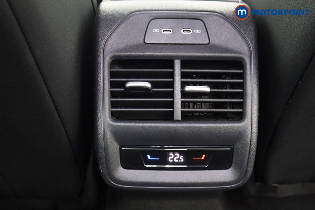 Volkswagen Passat Life Automatic Petrol Plug-In Hybrid Estate - Stock Number (1578120) - 16th supplementary image