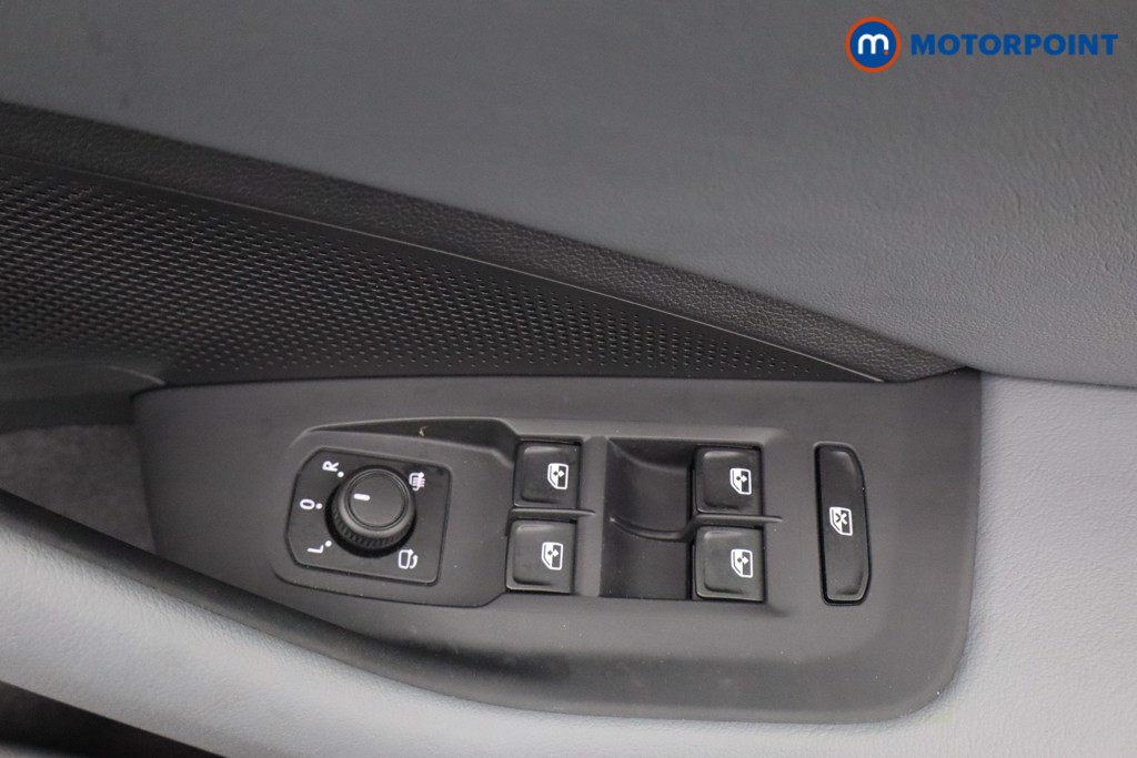 Volkswagen Passat Life Automatic Petrol Plug-In Hybrid Estate - Stock Number (1578120) - 21st supplementary image