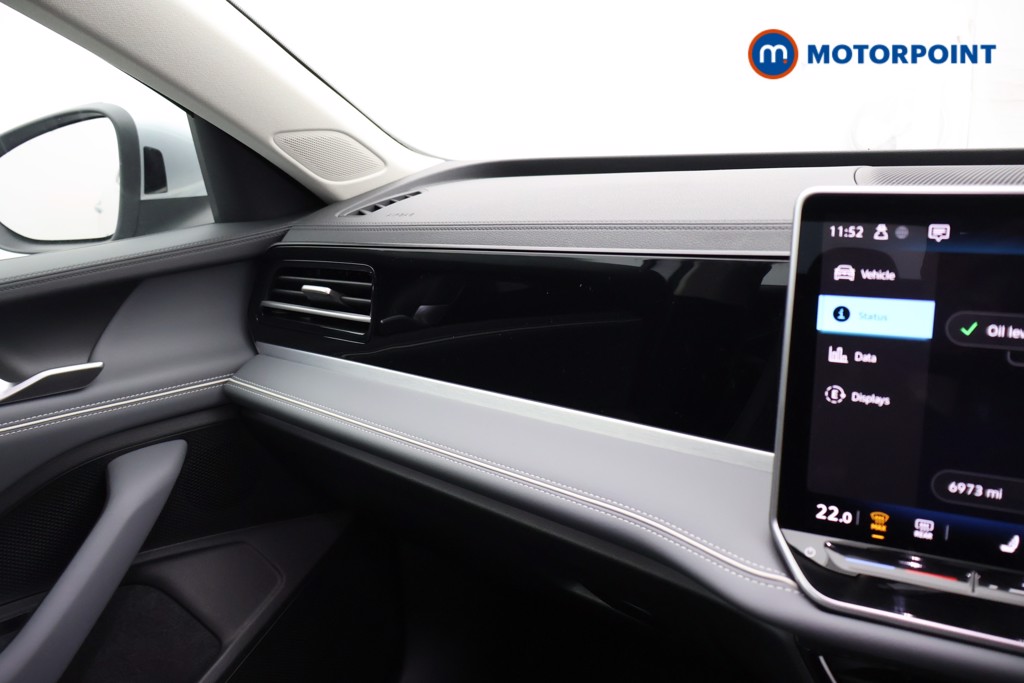 Volkswagen Passat Life Automatic Petrol Plug-In Hybrid Estate - Stock Number (1578124) - 7th supplementary image