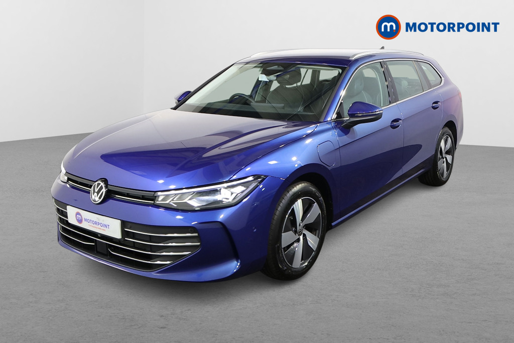 Volkswagen Passat Life Automatic Petrol Plug-In Hybrid Estate - Stock Number (1578135) - Passenger side front corner