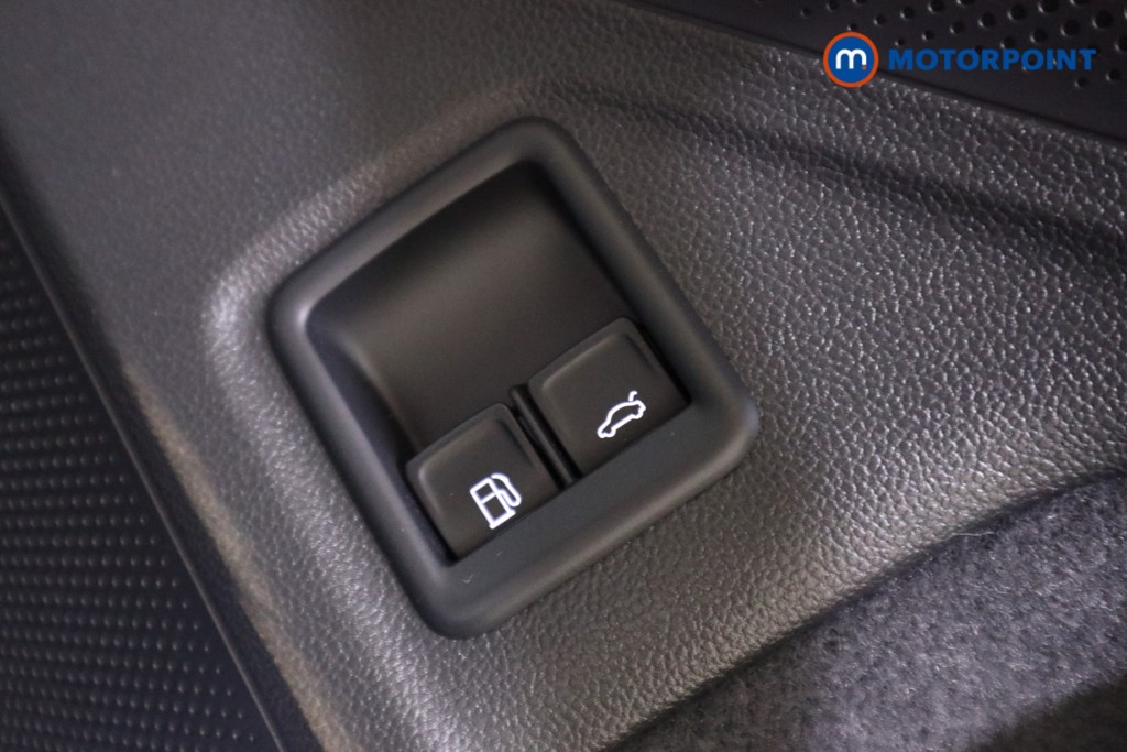 Volkswagen Passat Life Automatic Petrol Plug-In Hybrid Estate - Stock Number (1578137) - 9th supplementary image