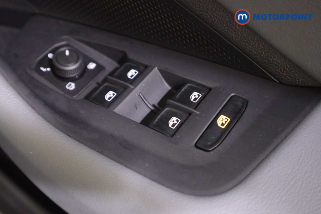 Volkswagen Passat Life Automatic Petrol Plug-In Hybrid Estate - Stock Number (1578137) - 10th supplementary image