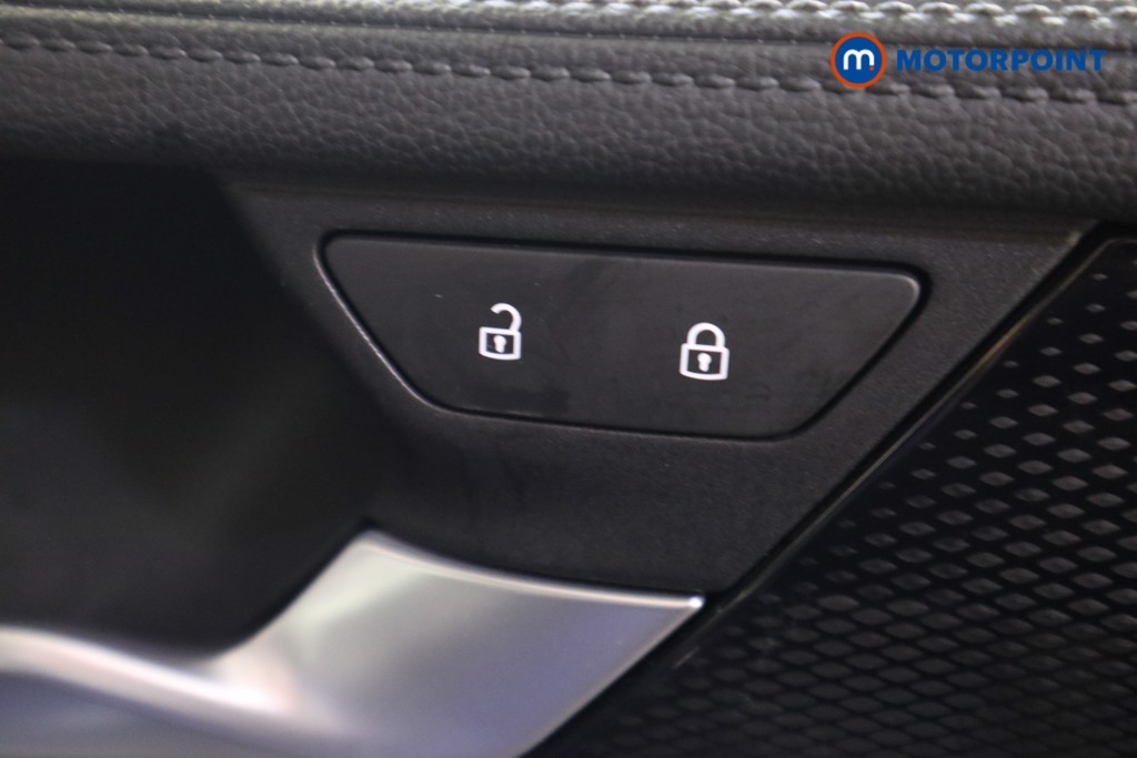 Volkswagen Passat Life Automatic Petrol Plug-In Hybrid Estate - Stock Number (1578137) - 11th supplementary image