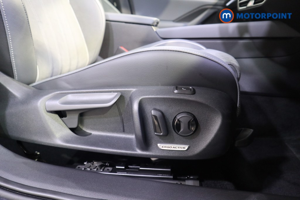 Volkswagen Passat Life Automatic Petrol Plug-In Hybrid Estate - Stock Number (1578137) - 12th supplementary image