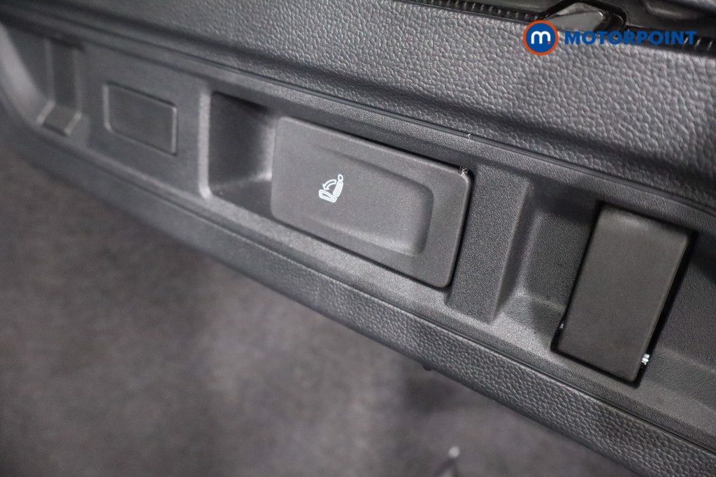 Volkswagen Passat Life Automatic Petrol Plug-In Hybrid Estate - Stock Number (1578149) - 37th supplementary image