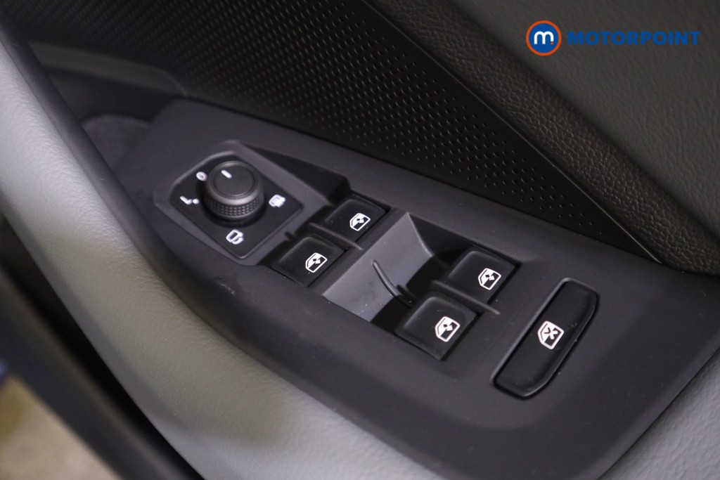Volkswagen Passat Life Automatic Petrol Plug-In Hybrid Estate - Stock Number (1578154) - 9th supplementary image