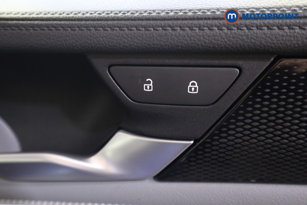 Volkswagen Passat Life Automatic Petrol Plug-In Hybrid Estate - Stock Number (1578154) - 10th supplementary image