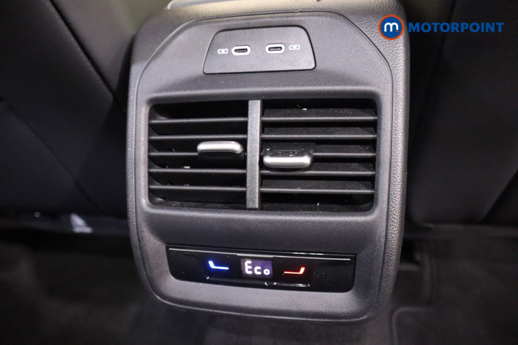 Volkswagen Passat Life Automatic Petrol Plug-In Hybrid Estate - Stock Number (1578156) - 28th supplementary image