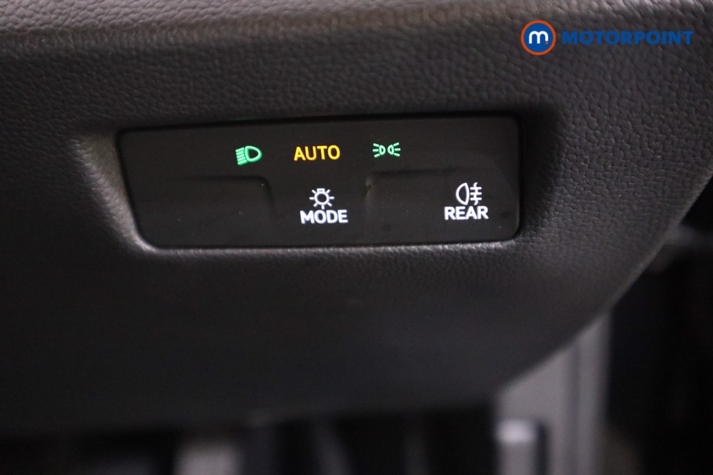 Volkswagen Passat Life Automatic Petrol Plug-In Hybrid Estate - Stock Number (1578938) - 8th supplementary image