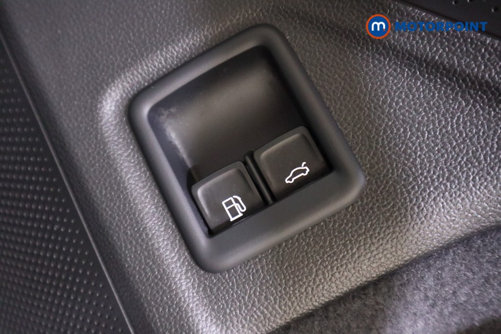 Volkswagen Passat Life Automatic Petrol Plug-In Hybrid Estate - Stock Number (1578938) - 9th supplementary image