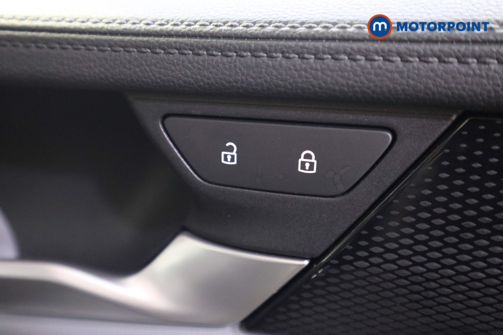 Volkswagen Passat Life Automatic Petrol Plug-In Hybrid Estate - Stock Number (1578938) - 11th supplementary image