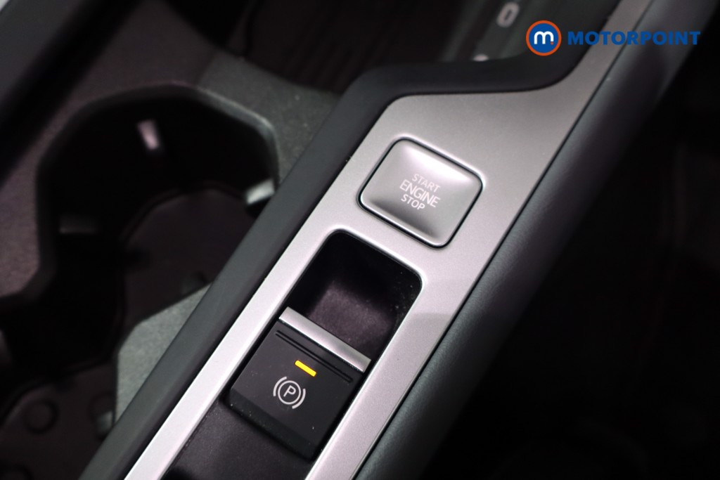 Volkswagen Passat Life Automatic Petrol Plug-In Hybrid Estate - Stock Number (1580117) - 13th supplementary image