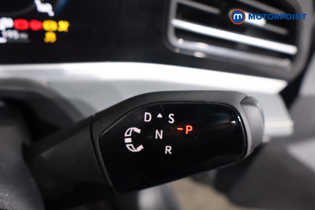 Volkswagen Passat Life Automatic Petrol Plug-In Hybrid Estate - Stock Number (1580117) - 14th supplementary image