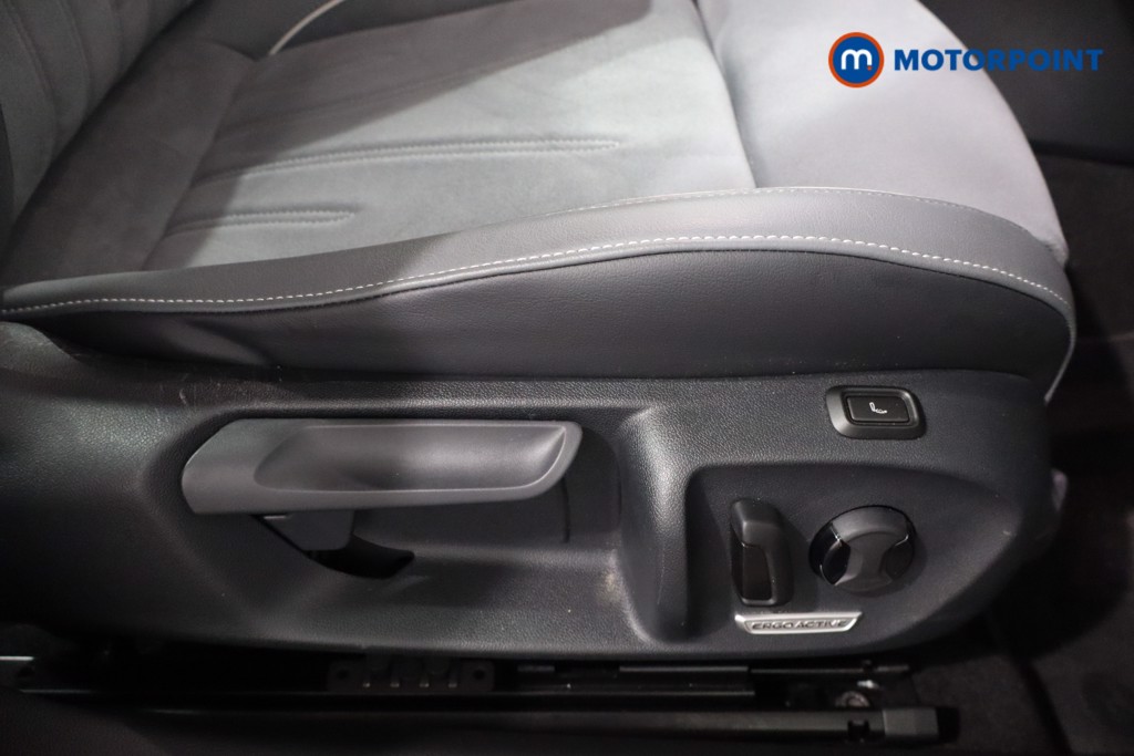 Volkswagen Passat Life Automatic Petrol Plug-In Hybrid Estate - Stock Number (1580117) - 21st supplementary image