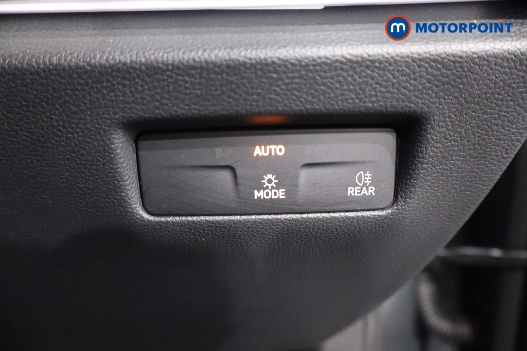 Volkswagen Passat Life Automatic Petrol Plug-In Hybrid Estate - Stock Number (1580117) - 22nd supplementary image