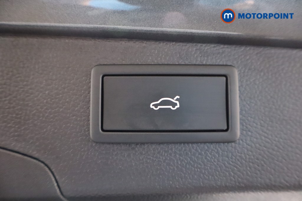 Volkswagen Passat Life Automatic Petrol Plug-In Hybrid Estate - Stock Number (1580117) - 37th supplementary image