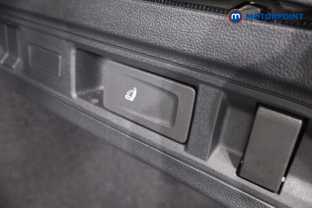 Volkswagen Passat Life Automatic Petrol Plug-In Hybrid Estate - Stock Number (1580117) - 38th supplementary image