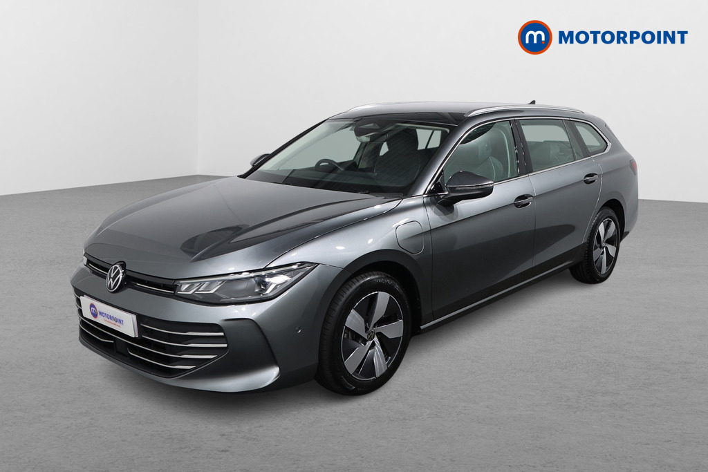 Volkswagen Passat Life Automatic Petrol Plug-In Hybrid Estate - Stock Number (1580117) - Passenger side front corner