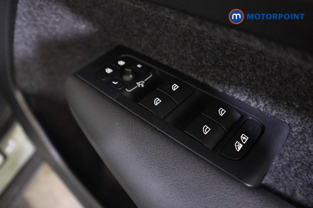 Volvo Xc40 Plus Automatic Petrol SUV - Stock Number (1580361) - 9th supplementary image