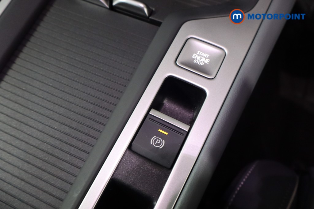 Volkswagen Passat Life Automatic Petrol Plug-In Hybrid Estate - Stock Number (1580434) - 13th supplementary image