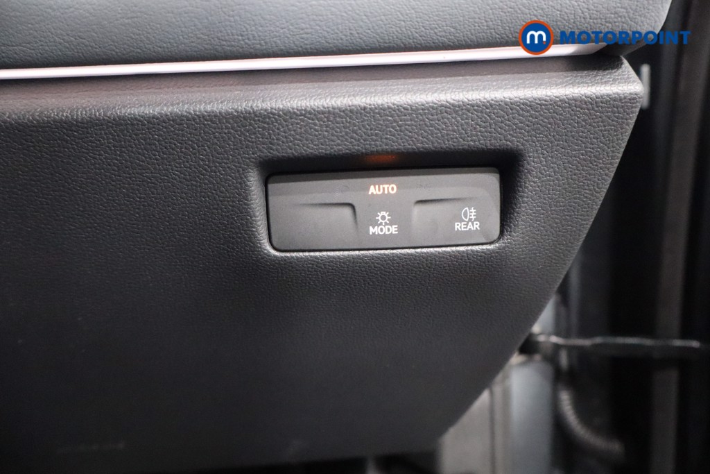 Volkswagen Passat Life Automatic Petrol Plug-In Hybrid Estate - Stock Number (1580434) - 20th supplementary image