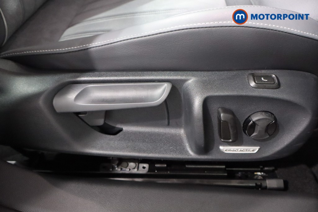 Volkswagen Passat Life Automatic Petrol Plug-In Hybrid Estate - Stock Number (1580434) - 21st supplementary image