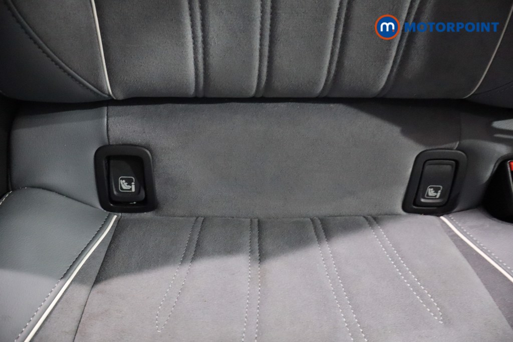 Volkswagen Passat Life Automatic Petrol Plug-In Hybrid Estate - Stock Number (1580434) - 25th supplementary image