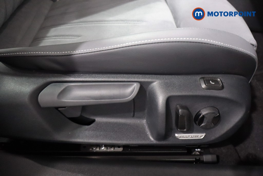 Volkswagen Passat Life Automatic Petrol Plug-In Hybrid Estate - Stock Number (1580767) - 18th supplementary image