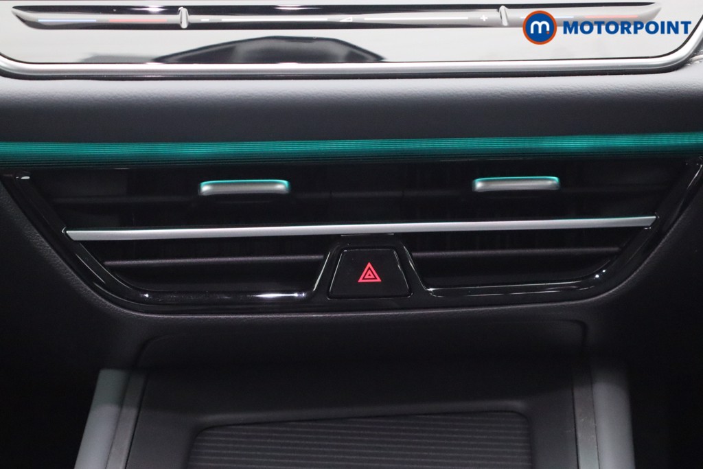 Volkswagen Passat Life Automatic Petrol Plug-In Hybrid Estate - Stock Number (1581854) - 15th supplementary image