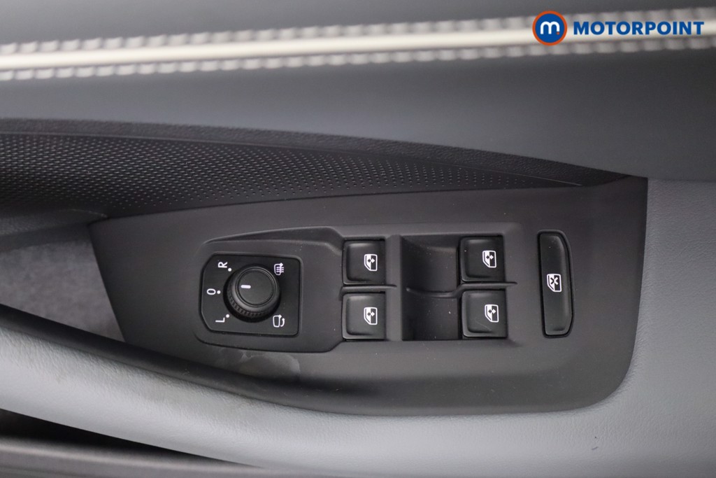 Volkswagen Passat Life Automatic Petrol Plug-In Hybrid Estate - Stock Number (1581854) - 19th supplementary image