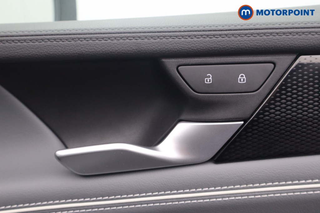 Volkswagen Passat Life Automatic Petrol Plug-In Hybrid Estate - Stock Number (1581854) - 20th supplementary image