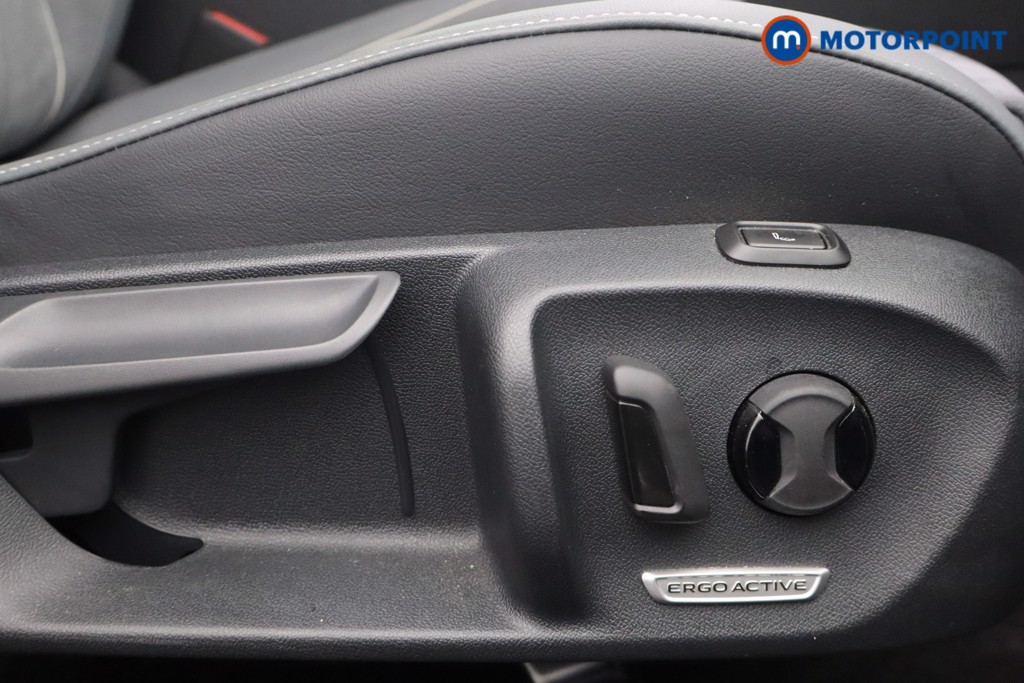 Volkswagen Passat Life Automatic Petrol Plug-In Hybrid Estate - Stock Number (1581854) - 24th supplementary image