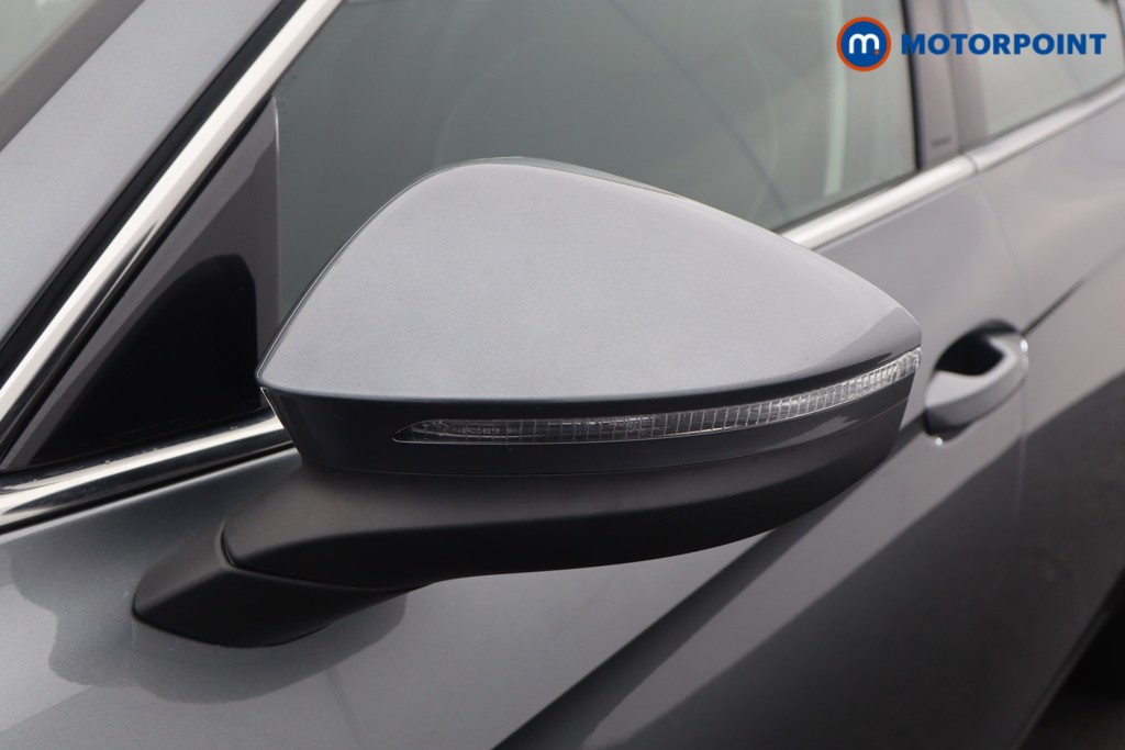 Volkswagen Passat Life Automatic Petrol Plug-In Hybrid Estate - Stock Number (1581854) - 25th supplementary image