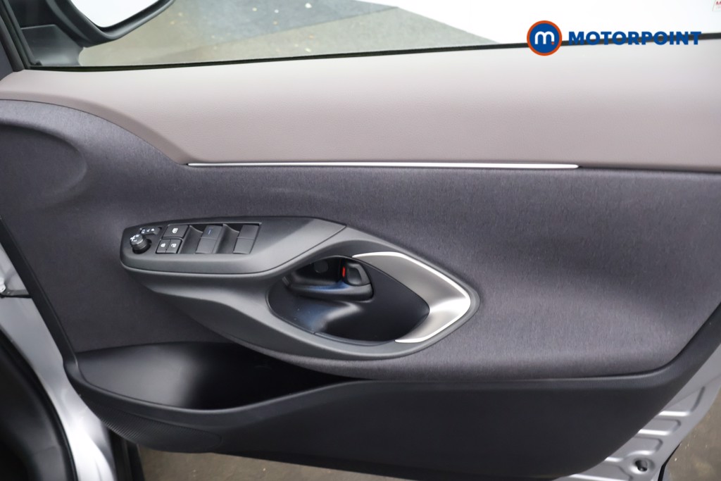 Toyota Yaris Cross Excel Automatic Petrol-Electric Hybrid Estate - Stock Number (1545375) - 9th supplementary image