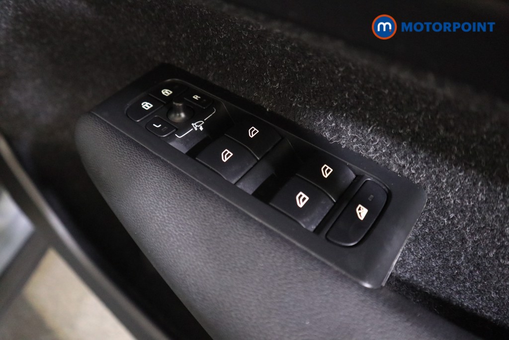 Volvo Xc40 R Design Automatic Petrol SUV - Stock Number (1554398) - 9th supplementary image