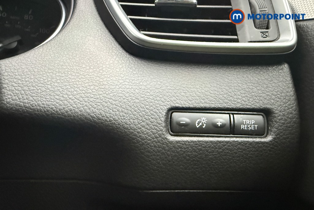 Nissan Qashqai N-Motion Manual Petrol SUV - Stock Number (1564824) - 17th supplementary image