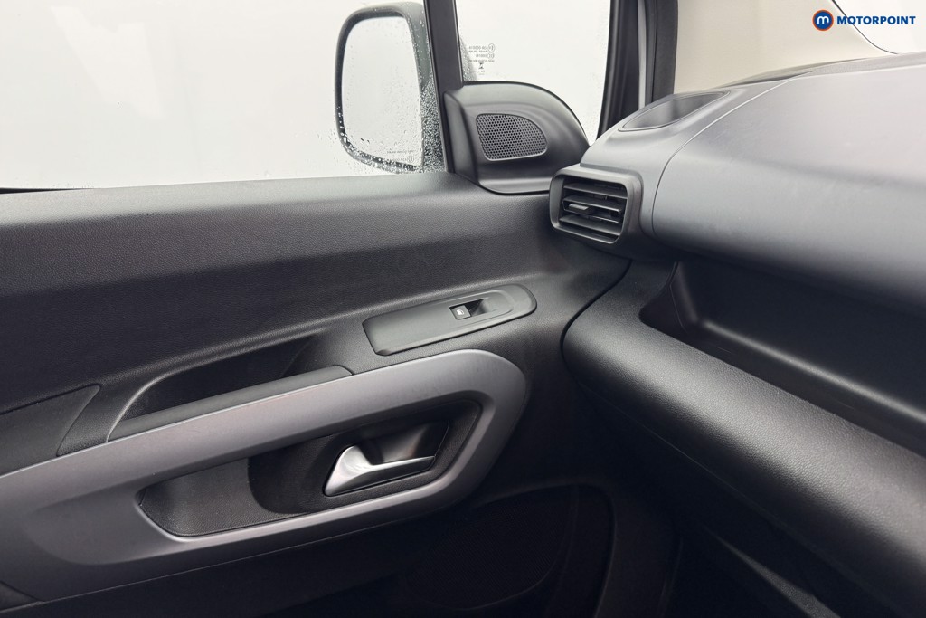 Vauxhall Combo Life Ultimate Automatic Electric People Carrier - Stock Number (1565249) - 18th supplementary image