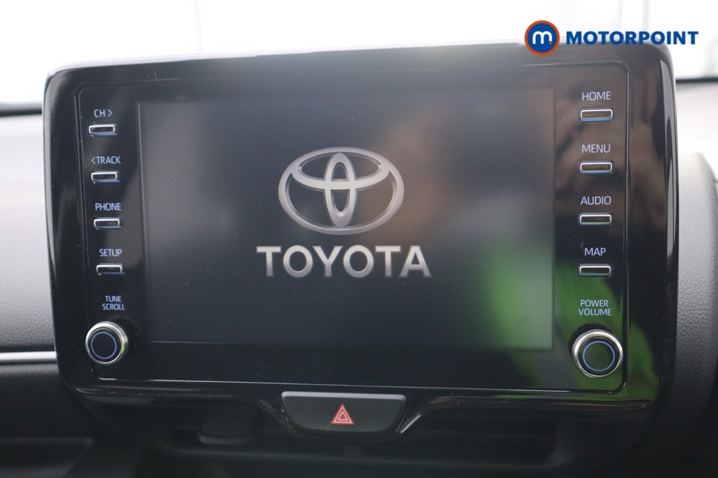 Toyota Yaris Design Automatic Petrol-Electric Hybrid Hatchback - Stock Number (1571651) - 2nd supplementary image