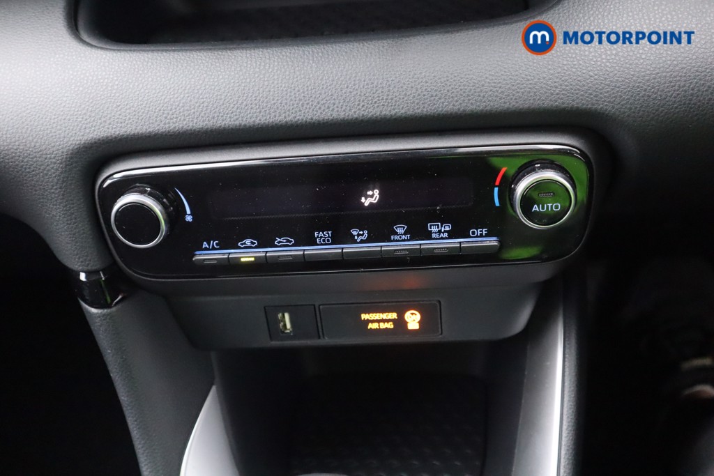 Toyota Yaris Design Automatic Petrol-Electric Hybrid Hatchback - Stock Number (1571651) - 3rd supplementary image