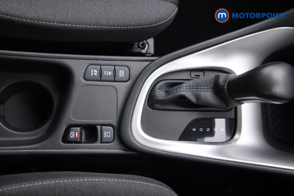 Toyota Yaris Design Automatic Petrol-Electric Hybrid Hatchback - Stock Number (1571651) - 4th supplementary image