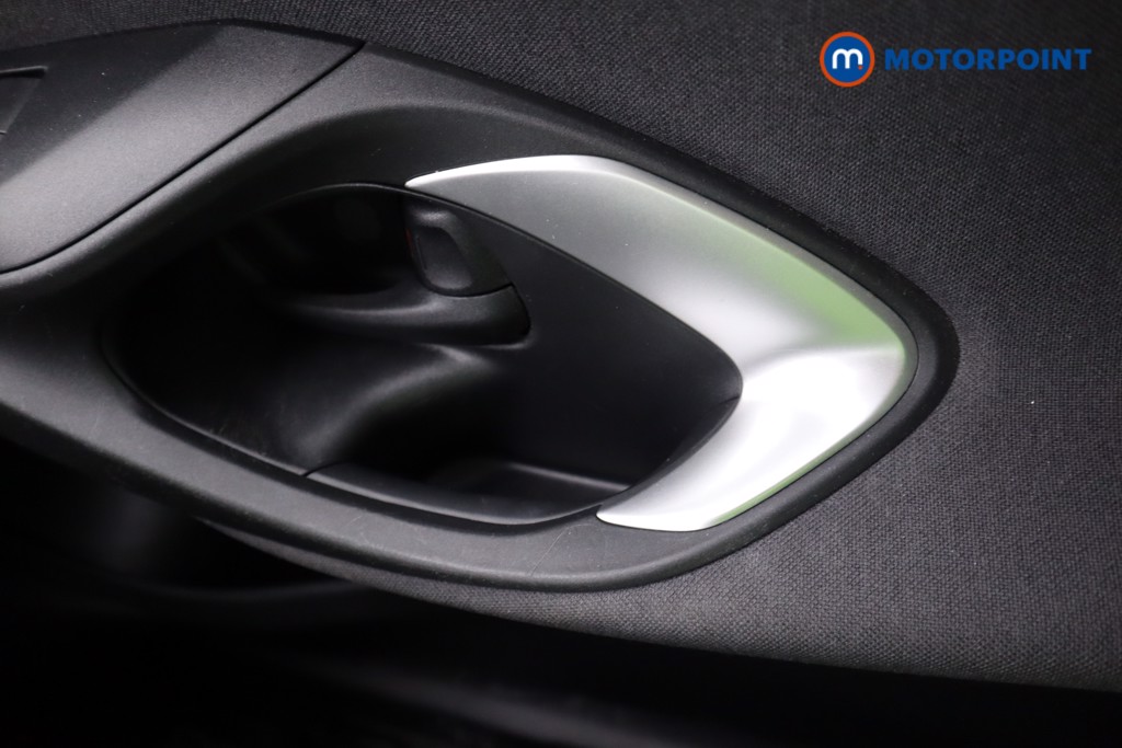 Toyota Yaris Design Automatic Petrol-Electric Hybrid Hatchback - Stock Number (1571651) - 9th supplementary image