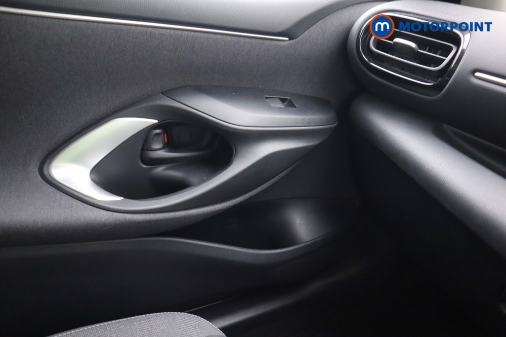 Toyota Yaris Design Automatic Petrol-Electric Hybrid Hatchback - Stock Number (1571651) - 11th supplementary image