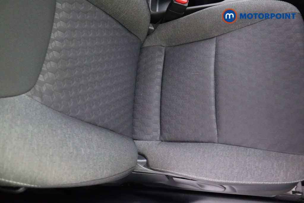 Toyota Yaris Design Automatic Petrol-Electric Hybrid Hatchback - Stock Number (1571651) - 13th supplementary image