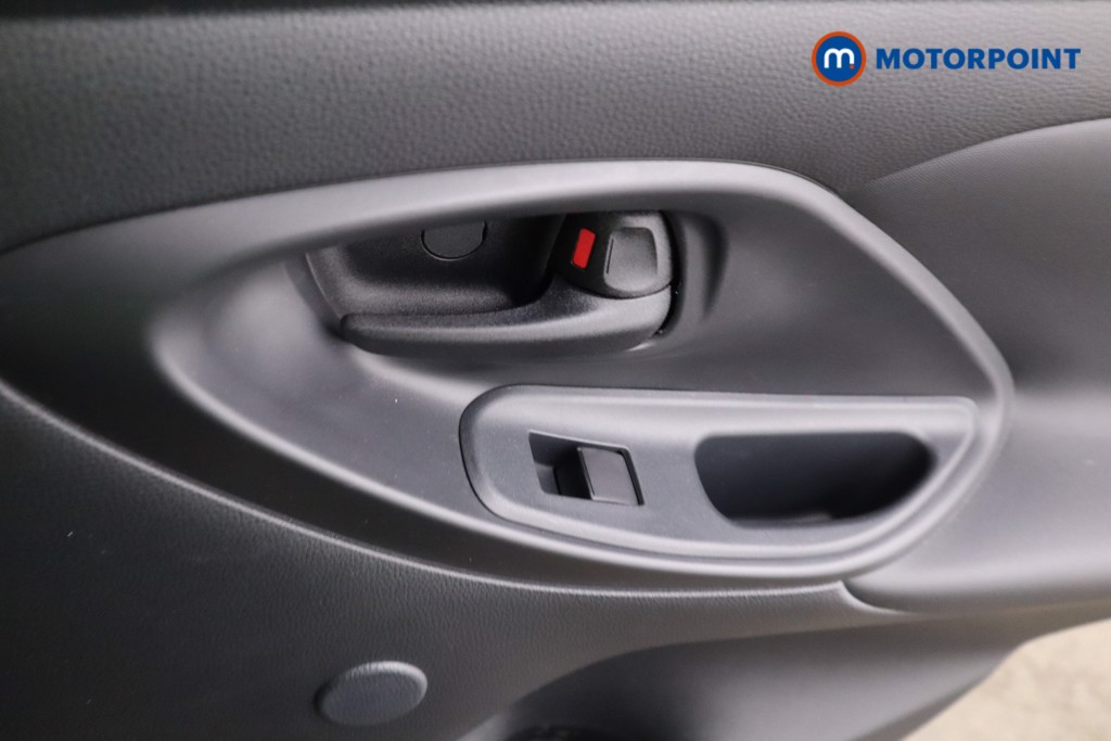 Toyota Yaris Design Automatic Petrol-Electric Hybrid Hatchback - Stock Number (1571651) - 17th supplementary image