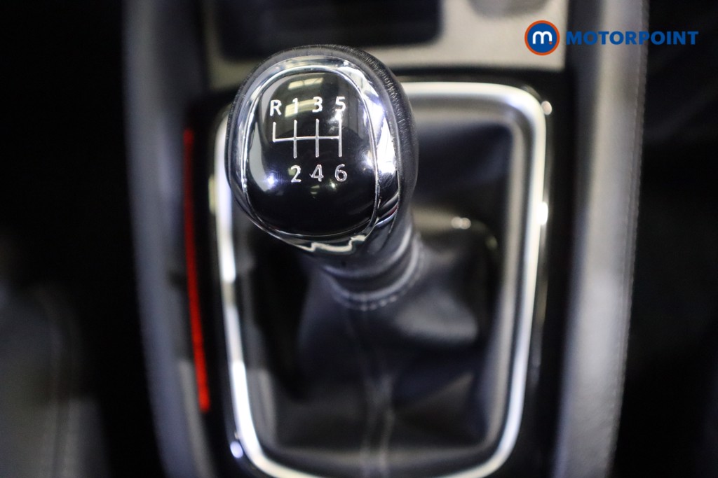 Nissan Qashqai Tekna Manual Diesel SUV - Stock Number (1572129) - 5th supplementary image