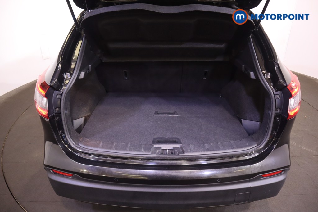 Nissan Qashqai Tekna Manual Diesel SUV - Stock Number (1572129) - 8th supplementary image