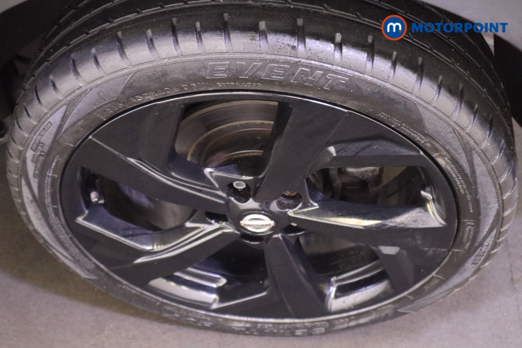 Nissan Qashqai Tekna Manual Diesel SUV - Stock Number (1572129) - 9th supplementary image
