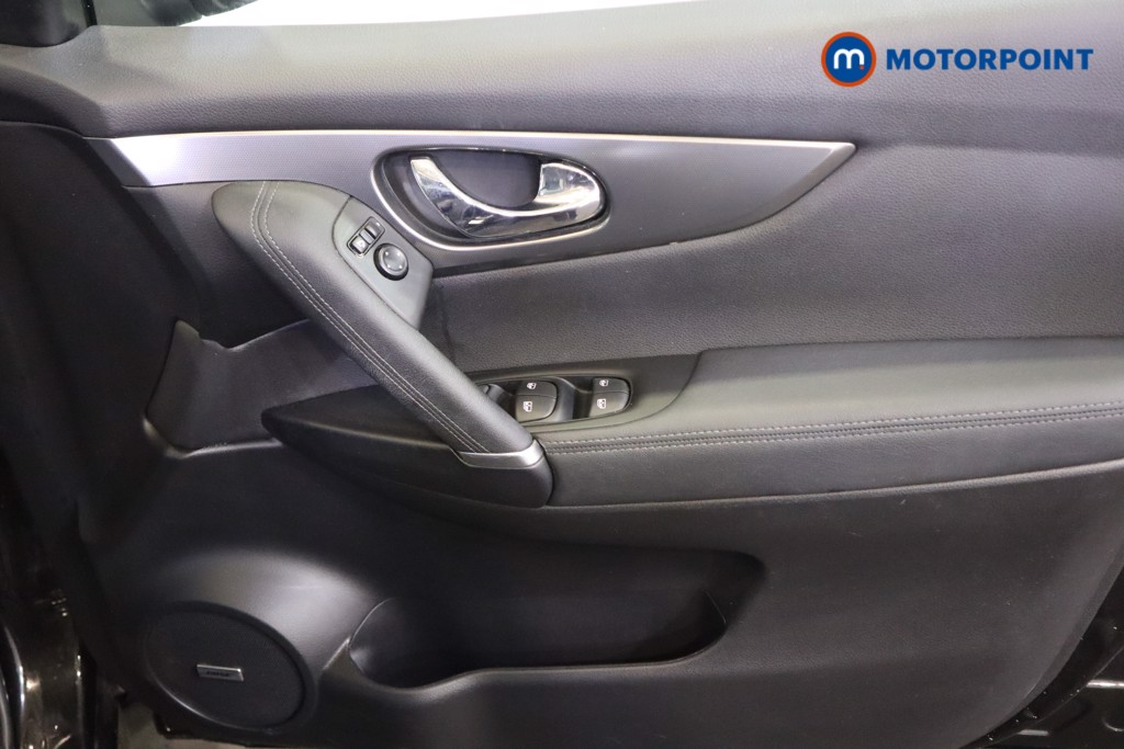 Nissan Qashqai Tekna Manual Diesel SUV - Stock Number (1572129) - 13th supplementary image