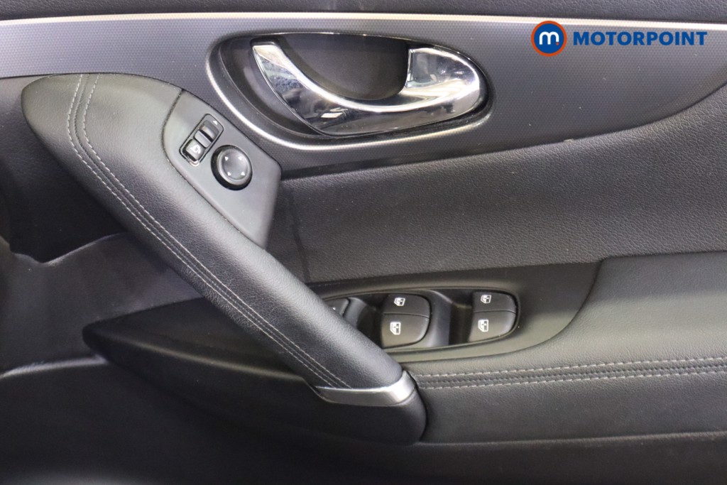 Nissan Qashqai Tekna Manual Diesel SUV - Stock Number (1572129) - 14th supplementary image