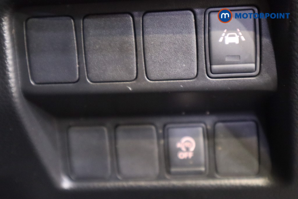 Nissan Qashqai Tekna Manual Diesel SUV - Stock Number (1572129) - 18th supplementary image